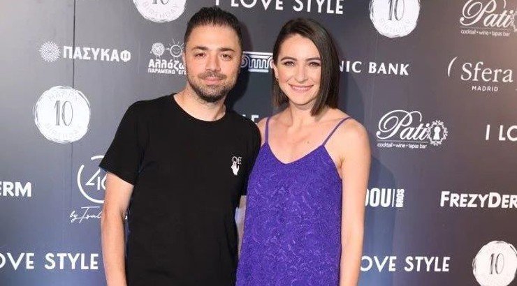 Γαβριέλλα Ζάρτηλα: Ο ρομαντικός χορός με τον σύζυγό της υπό την ερμηνεία του Σάκη Ρουβά επί σκηνής