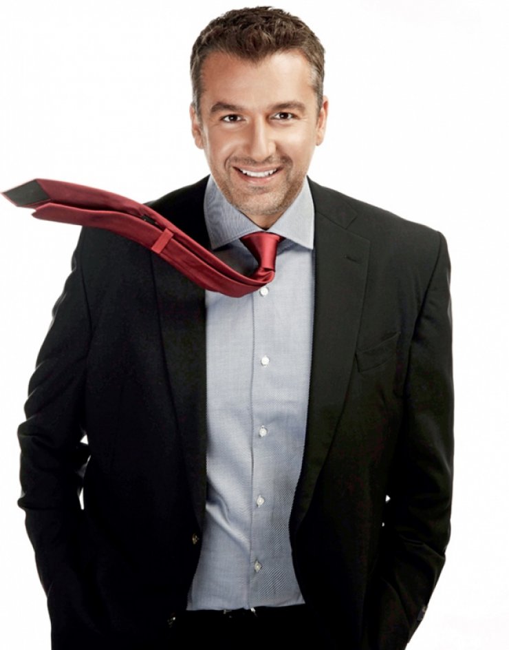 Γιώργος Λιάγκας: Δείτε τη νέα του συνοδό - Αλλάζουν θέση για να μην τους πιάσει ο φακός!