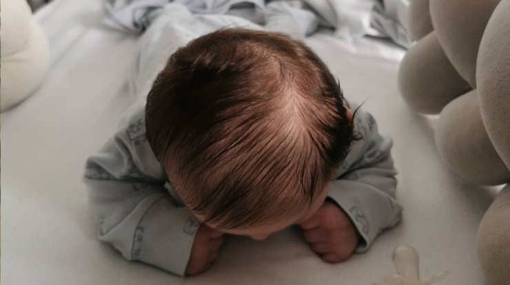 "Τσακώσαμε" τον ποδοσφαιριστή και την ηθοποιό σύντροφό του σε έξοδο με τον δύο μηνών γιο τους!