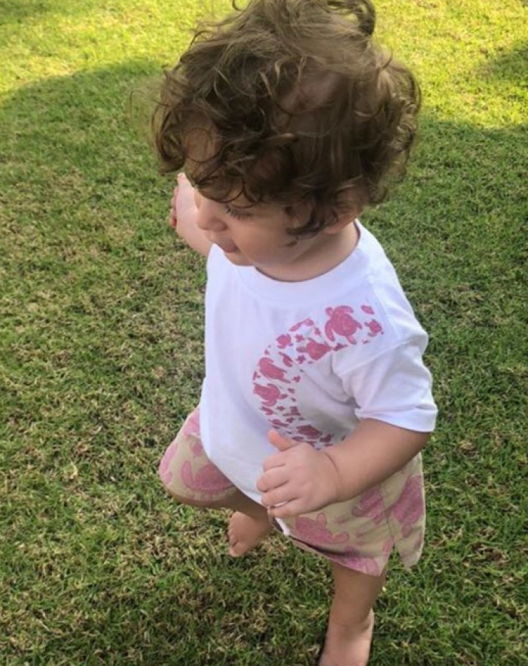 Ο γιος ζευγαριού της κυπριακής showbiz έκανε τα πρώτα του βήματα και “έλιωσε” τη μαμά του!