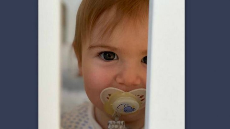 Αυτό το πανέμορφο αγοράκι είναι γιος επώνυμου ζευγαριού