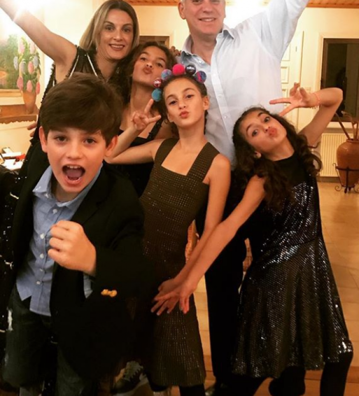 Είναι όλοι τους υπέροχοι! Η Γιώτα Παπαδοπούλου φωτογραφίζεται με τα τέσσερα παιδάκια της!