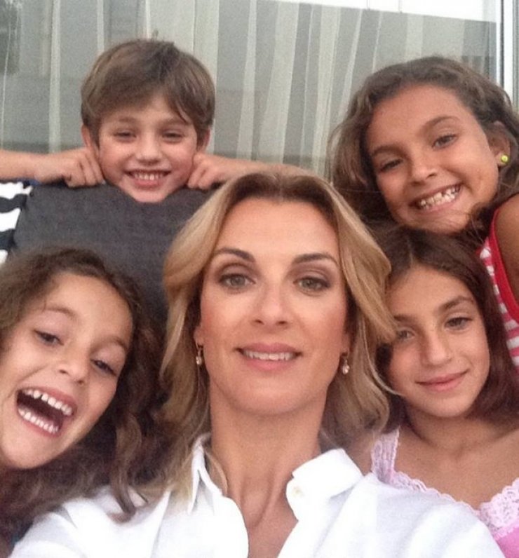 Δείτε την κόρη της Γιώτας Παπαδοπούλου να τραγουδάει με τον Πάνο Μουζουράκη!