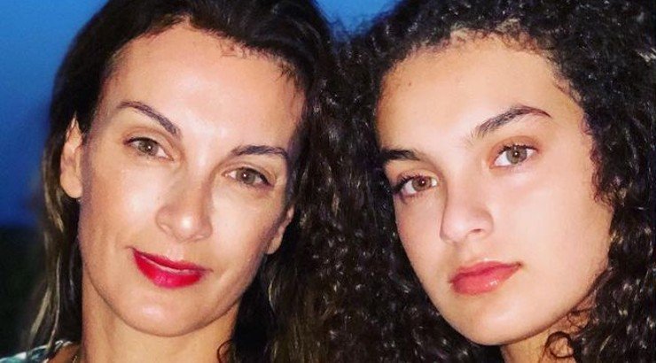 Η Γιώτα Παπαδοπούλου χόρεψε ζεϊμπέκικο με την κόρη της Έλενα [βίντεο]