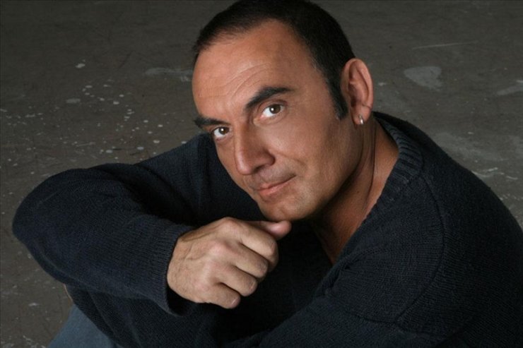 Βίντεο σοκ: Η στιγμή που ο Ιταλός τραγουδιστής αφήνει την τελευταία του πνοή πάνω στη σκηνή