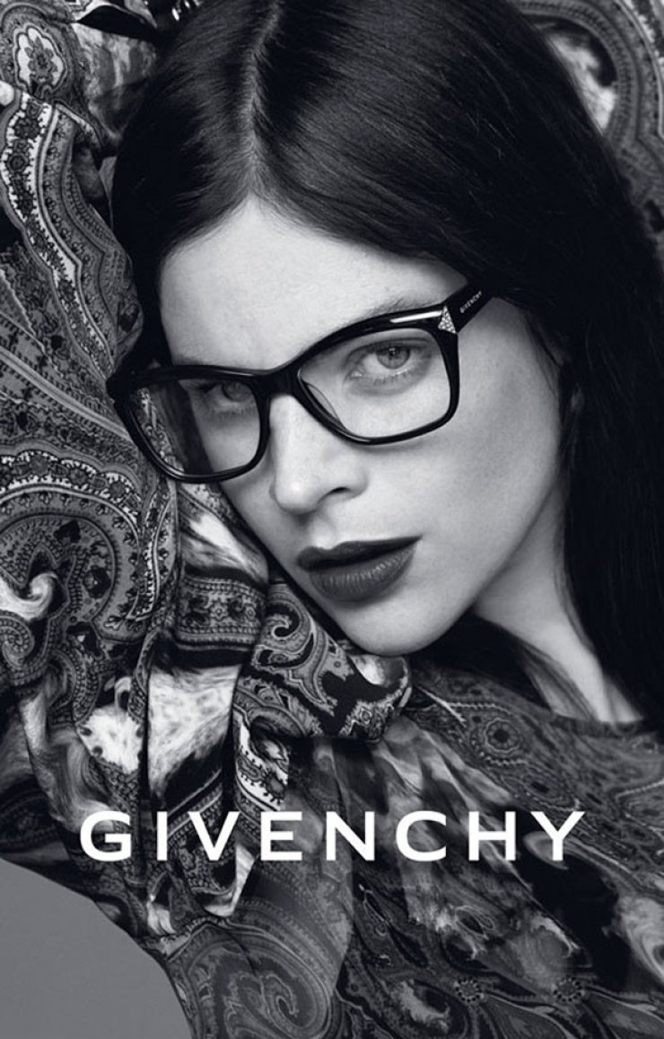 Σοφιστικέ γυαλιά οράσεως από τον οίκο Givenchy 