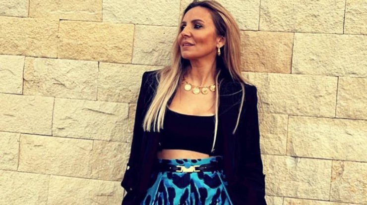 Γιώτα Δαμιανού: Ποζάρει στη Χαλκιδική με τις παιδικές της φίλες [εικόνα]