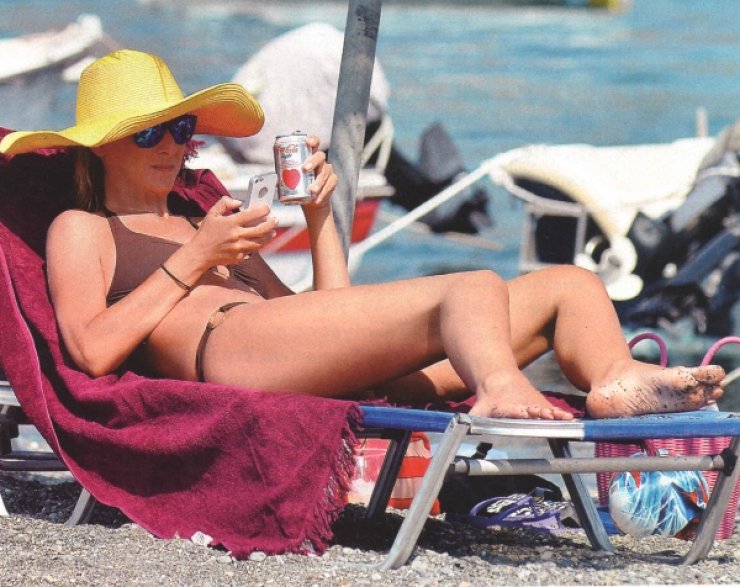 Κατερίνα Γκαγκάκη: Καυτή 45άρα διευθύντρια! 