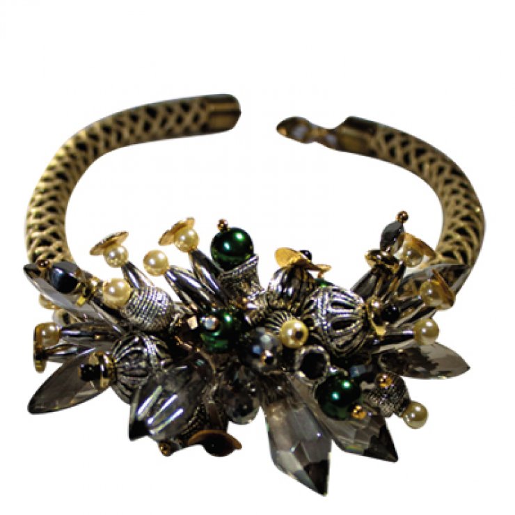 Δια χειρός…