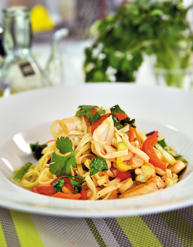 Γλυκόξινο κοτόπουλο στο τηγάνι με λαχανικά