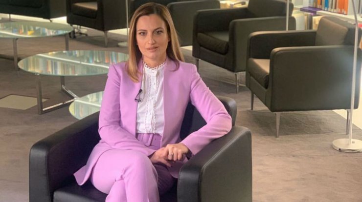 Γωγώ Αλεξανδρινού: Μας δείχνει τις κόρες της να χορεύουν στο σαλόνι και είναι υπέροχες! [βίντεο]