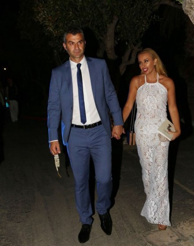 Γωγώ Μαστροκώστα - Τραϊανός Δέλλας: Ερωτευμένοι σε γνωστό εστιατόριο της Λάρνακας