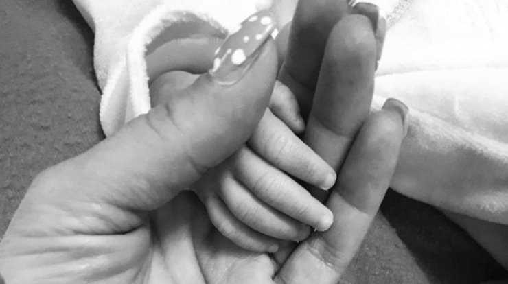 Γνωστή Ελληνίδα πήρε διαζύγιο ένα μήνα μετά τη γέννηση της κόρης της