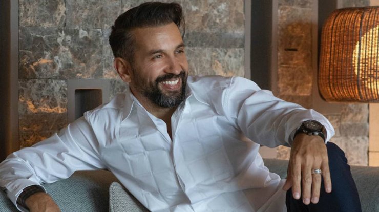 Ο Yiannis Michale επιστρέφει με τα Instagram Live Sessions "Re-Paint Your Mood"