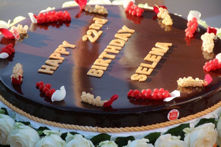 H Selena Gomez έγινε 22 ετών [εικόνες]