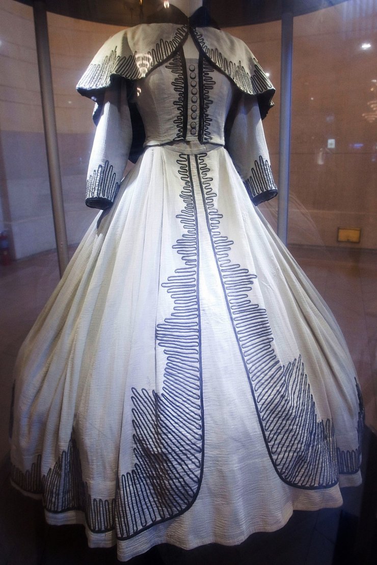 Ποιας το φόρεμα πωλήθηκε για $137,000