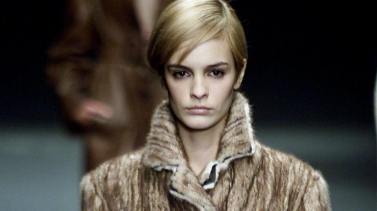 Ο οίκος Prada αποκλείει την αληθινή γούνα από τις δημιουργίες του  