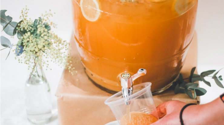 Αυτός ο χυμός σε βοηθάει να απολαμβάνεις ένα λιπαρό γεύμα χωρίς να παίρνεις κιλά