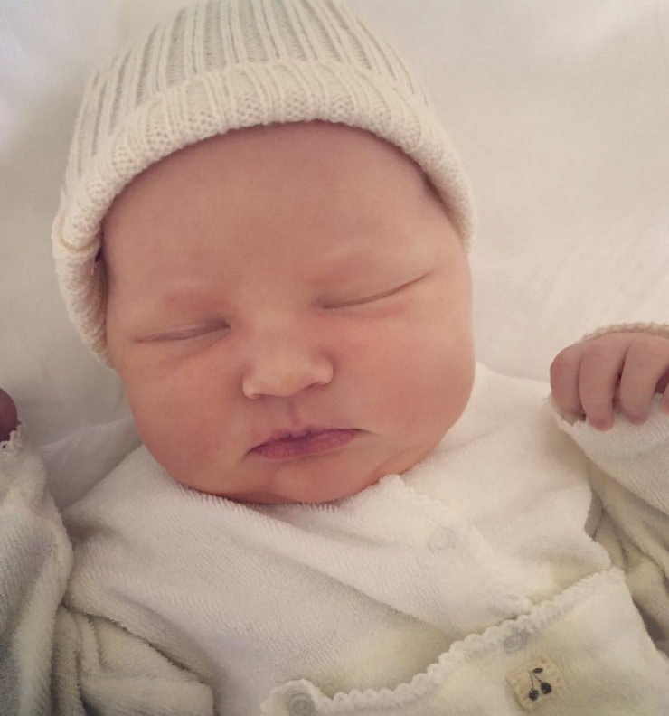 Πασίγνωστη ηθοποιός μας συστήνει το νεογέννητο μωράκι της!