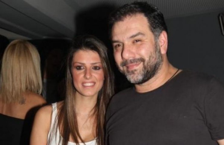 Γεννάει από λεπτό σε λεπτό η σύντροφος του Αρναούτογλου