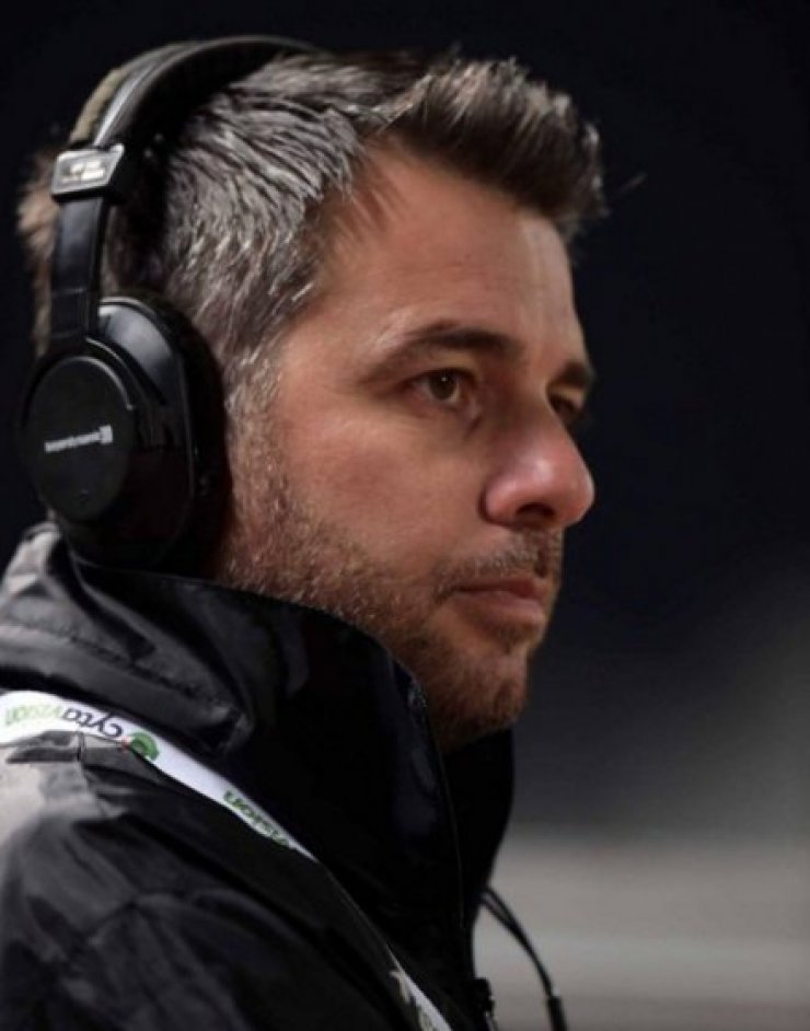 Γρηγόρης Γεωργίου: Τα πιο τρυφερά γενέθλια αγκαλιά με τα τρία του παιδάκια!