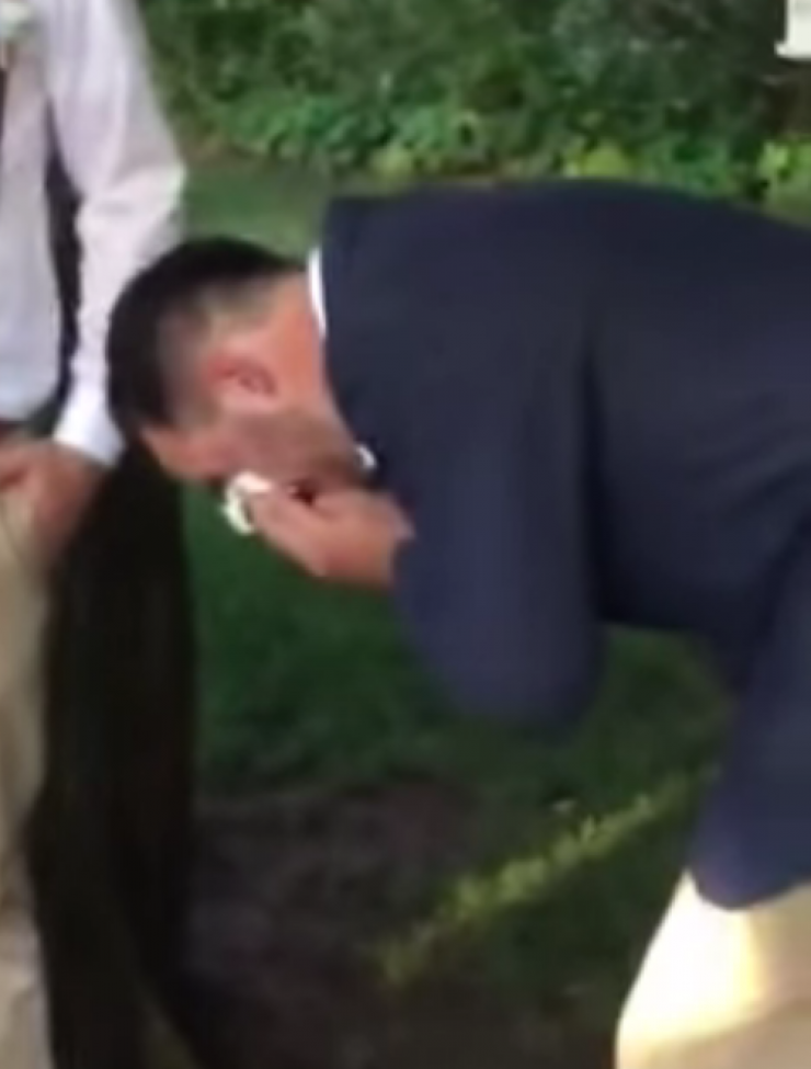 Η αντίδραση ενός γαμπρού όταν βλέπει τη νύφη!