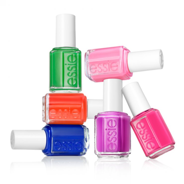 Καλοκαιρινοί πειρασμοί απο την Essie!