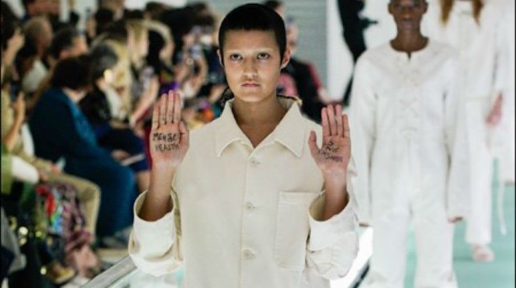 Η διαμαρτυρία του μοντέλου ήταν το highlight στο ντεφιλέ του οίκου Gucci!