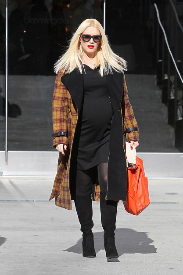 Gwen Stefani: Με φουσκωμένη κοιλίτσα για shopping