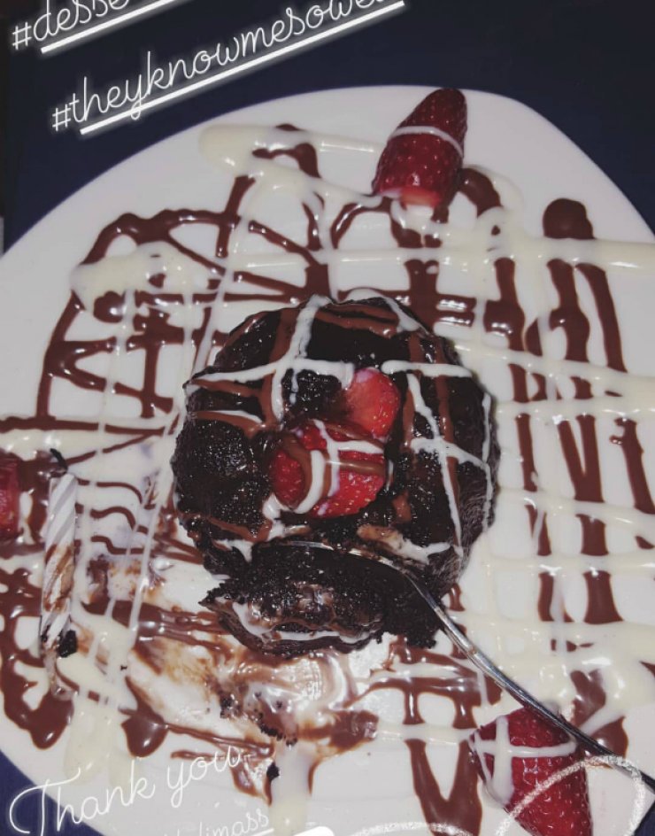 Τα γενέθλια επώνυμης Κύπριας και η έκπληξη που της επιφύλαξαν!