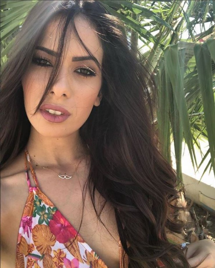 Η Μαρία Κορτζιά φόρεσε hot shorts και αναστάτωσε τον ανδρικό πληθυσμό! [εικόνα]