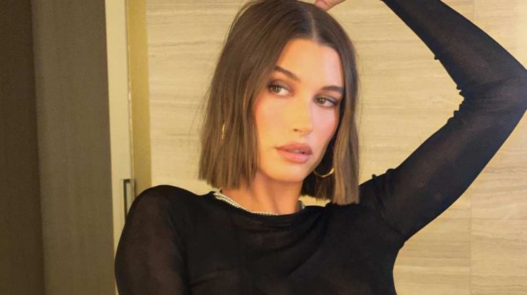 Buttercup-yellow: H απόχρωση στα νύχια που έκανε η Hailey Bieber 