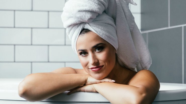 Πόσο συχνά πρέπει να λούζουμε τα μαλλιά μας;