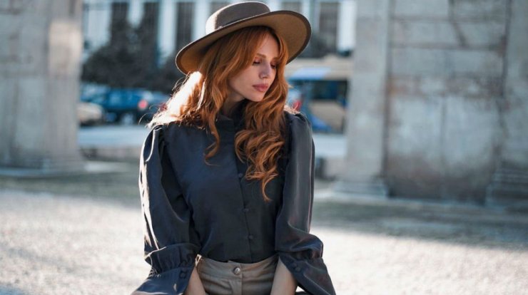 Τα 3 μυστικά της Έβελυν Καζαντζόγλου για μαλλιά χωρίς όγκο και λιπαρότητα