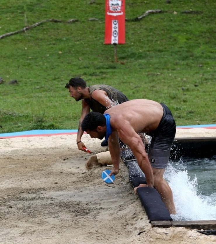 Γιατί τα βάζουν όλοι με τον Στέλιο Χανταμπάκη; Οι βαριοί χαρακτηρισμοί από την Ελλάδα!