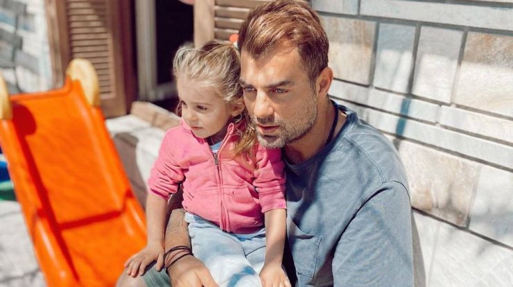 Στέλιος Χανταμπάκης: Η κόρη του παίζει "Survivor" και κάνει τον πανηγυρισμό της Μαριαλένας! [βίντεο]