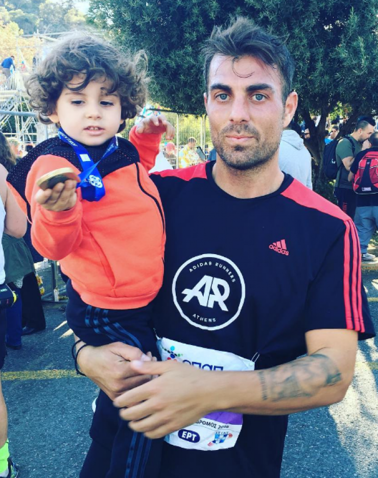 10+1 στιγμές που λατρέψαμε τον Στέλιο Χανταμπάκη από το Survivor με τον γιο του Μανώλη!