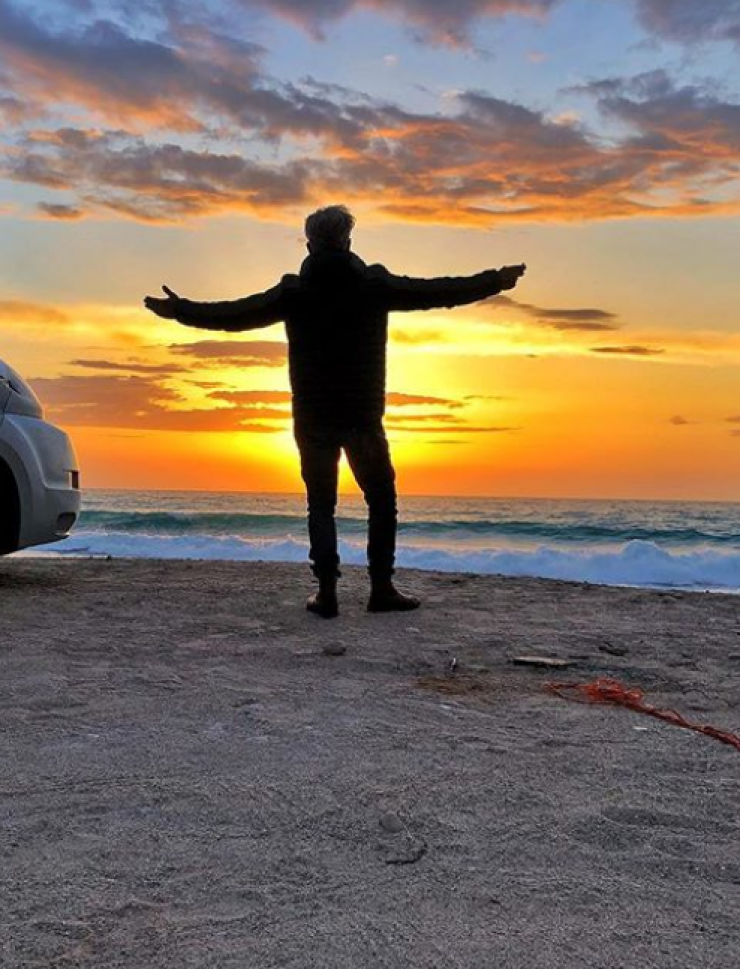 Αυτό δεν το περιμέναμε! Εκεί που περιμέναμε επώνυμο Έλληνα να παντρευτεί αποκάλυψε: “Είμαι ήδη παντρεμένος” [βίντεο]