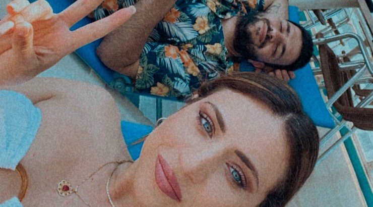 Χάρης Παπαθεοχάρους: Τα ρομαντικά στιγμιότυπα με τη σύντροφό του στη Σαντορίνη [εικόνες]