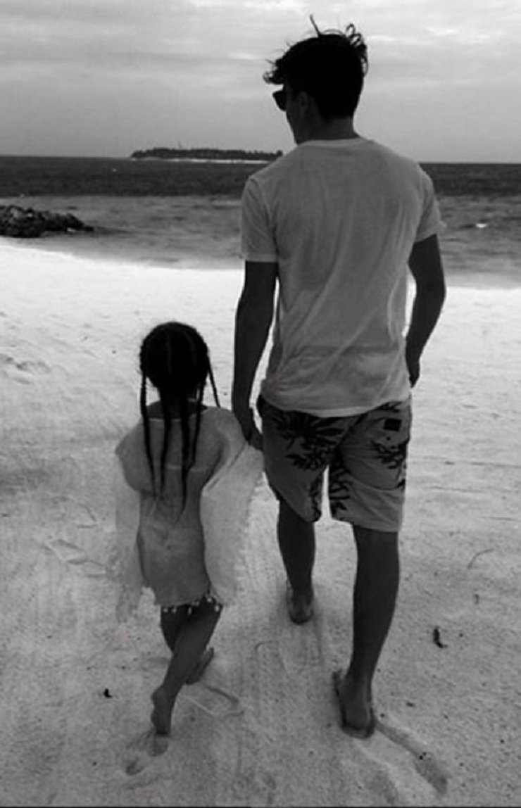 Διάσημα αδέρφια και η εντυπωσιακή φωτογραφία τους! Περήφανοι οι πασίγνωστοι γονείς τους