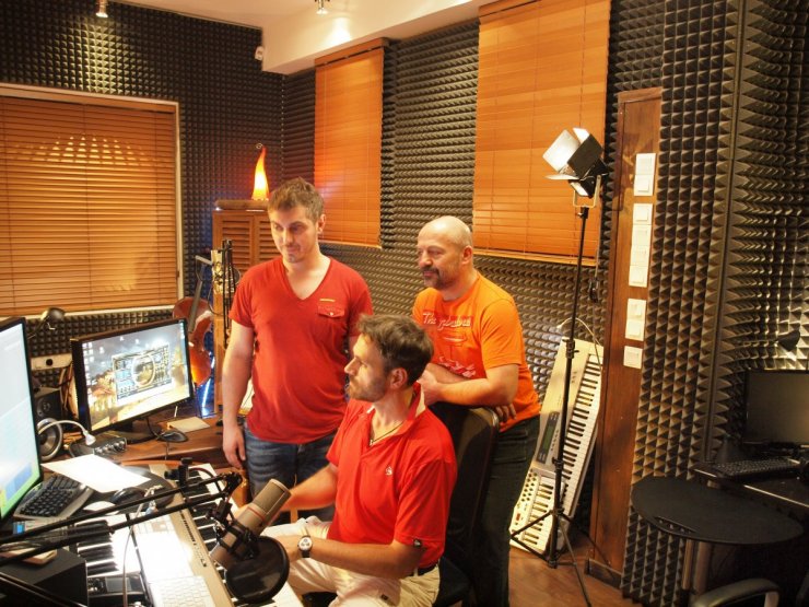 Όρκος Σιωπής: Ακούστε αποκλειστικά το τραγούδι των τίτλων της σειράς με τον Μιχάλη Χατζηγιάννη