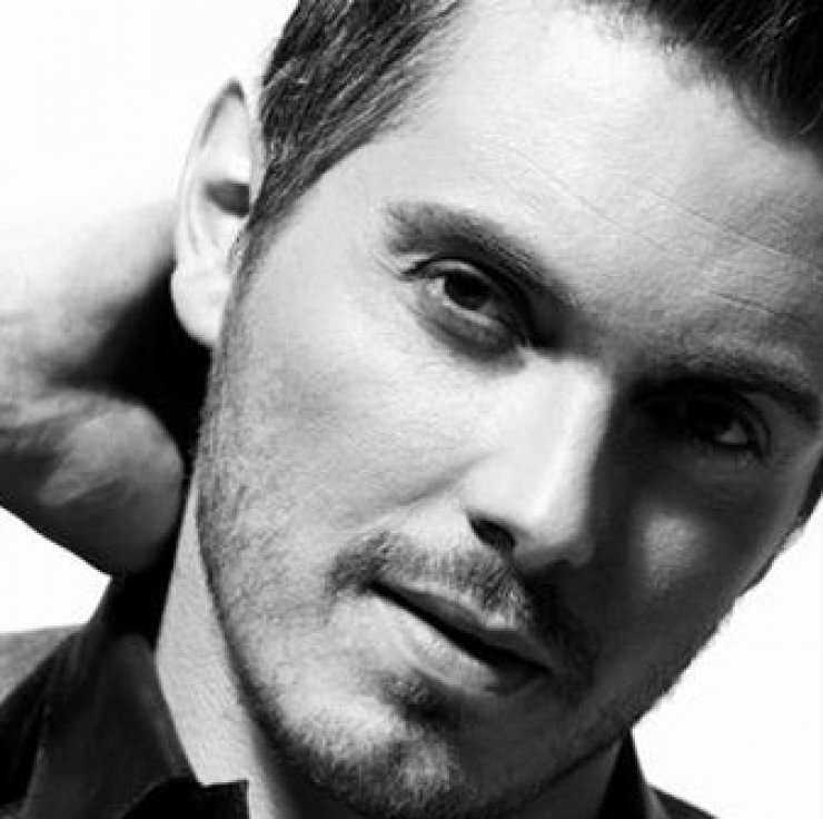 Μιχάλης Χατζηγιάννης: Για τρεις εμφανίσεις στην Κύπρο