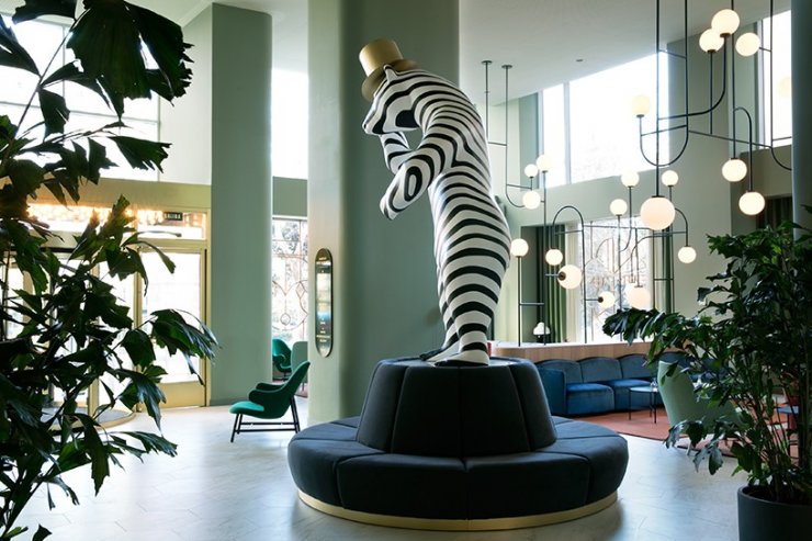 O Hayon υπογράφει το Barceló