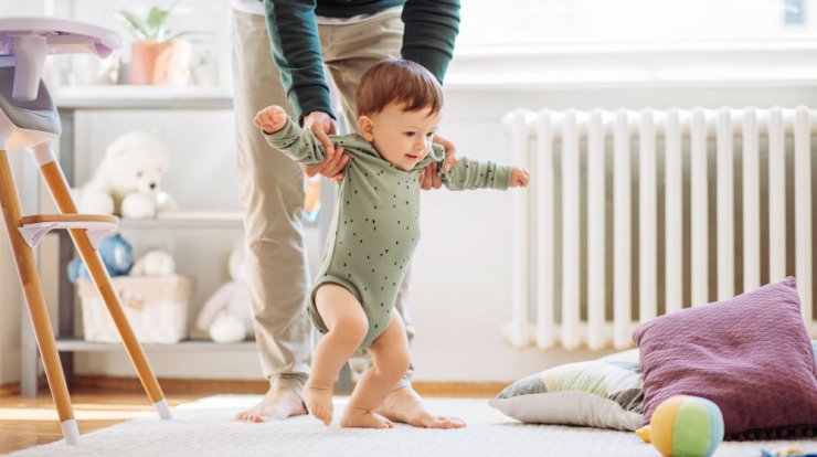 Πώς να ενθαρρύνετε το μωρό σας για τα πρώτα του βήματα
