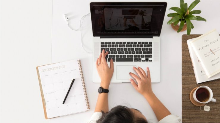 Πέντε συμβουλές για να προστατεύσεις τα μάτια σου από την οθόνη του υπολογιστή