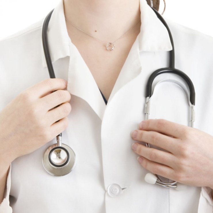 Έλληνας γυναικολόγος αφαίρεσε τη μήτρα 42χρονης  μέσα από τον ομφαλό με οπή μόλις δύο εκατοστών