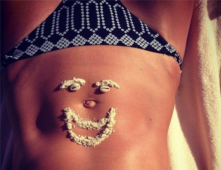 Πόσταρε topless φωτογραφία της και «τρέλανε» τους φίλους της