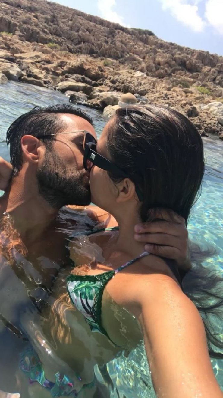 Τους τσακώσαμε! Το τρυφερό στιγμιότυπο επώνυμης Κύπριας με το σύζυγό της στην παραλία!