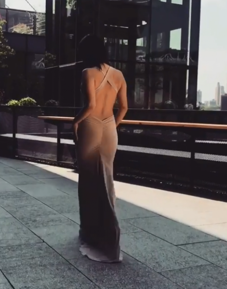 Η εντυπωσιακή πίσω όψη επώνυμης Κύπριας που "κόβει" την ανάσα!