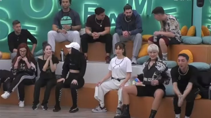 "House of Fame": Τα ρομαντικά στιγμιότυπα σπουδαστών που θα παρακολουθήσουμε απόψε [βίντεο]